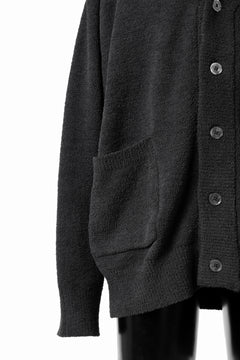 Load image into Gallery viewer, MASTERMIND WORLD LOUNGE CARDIGAN / SOFTY BOA FLEECE (BLACK x CHARCOAL)