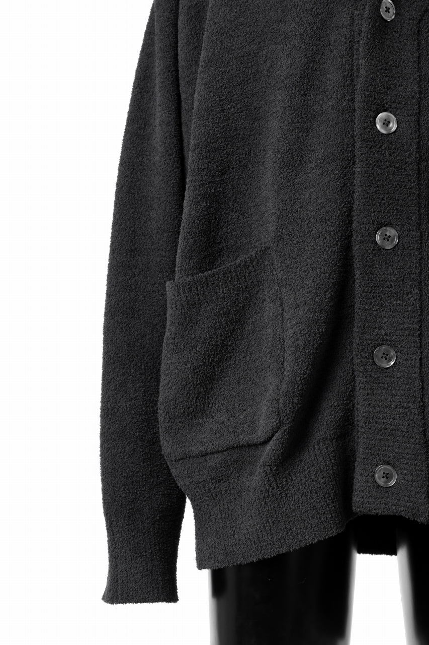 Load image into Gallery viewer, MASTERMIND WORLD LOUNGE CARDIGAN / SOFTY BOA FLEECE (BLACK x CHARCOAL)