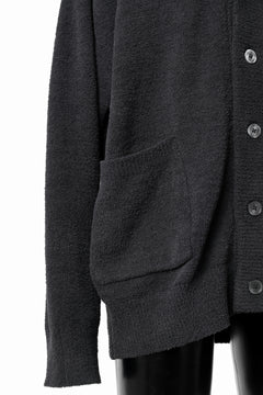 Load image into Gallery viewer, MASTERMIND WORLD LOUNGE CARDIGAN / SOFTY BOA FLEECE (BLACK x CHARCOAL)