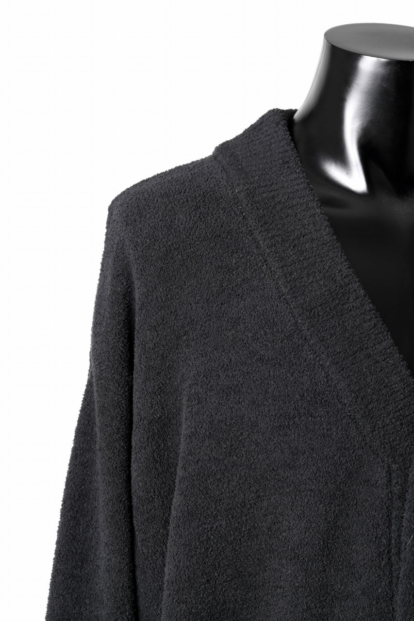 Load image into Gallery viewer, MASTERMIND WORLD LOUNGE CARDIGAN / SOFTY BOA FLEECE (BLACK x CHARCOAL)