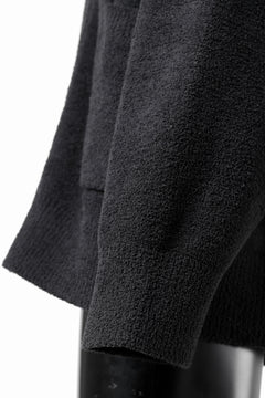 Load image into Gallery viewer, MASTERMIND WORLD LOUNGE CARDIGAN / SOFTY BOA FLEECE (BLACK x CHARCOAL)