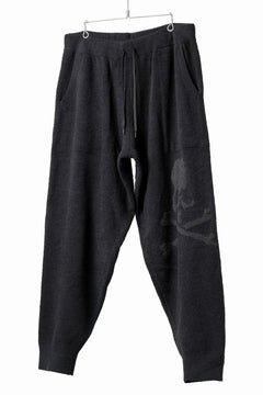 Load image into Gallery viewer, MASTERMIND WORLD LOUNGE LONG PANTS / SOFTY BOA FLEECE (BLACK x CHARCOAL)
