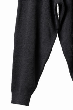 Load image into Gallery viewer, MASTERMIND WORLD LOUNGE LONG PANTS / SOFTY BOA FLEECE (BLACK x CHARCOAL)