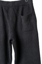Load image into Gallery viewer, MASTERMIND WORLD LOUNGE LONG PANTS / SOFTY BOA FLEECE (BLACK x CHARCOAL)