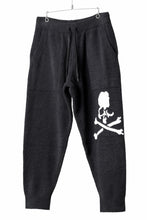 Load image into Gallery viewer, MASTERMIND WORLD LOUNGE LONG PANTS / SOFTY BOA FLEECE (BLACK x WHITE)