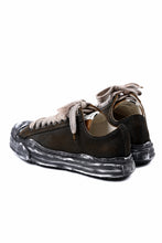 画像をギャラリービューアに読み込む, ISAMU KATAYAMA BACKLASH xx Maison MIHARA YASUHIRO “HANK” OG SOLE STEER SUEDE GARMENT-DYED LOW-TOP SNEAKER (BLACK)