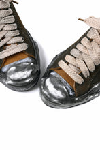 画像をギャラリービューアに読み込む, ISAMU KATAYAMA BACKLASH xx Maison MIHARA YASUHIRO “HANK” OG SOLE STEER SUEDE GARMENT-DYED LOW-TOP SNEAKER (BLACK)