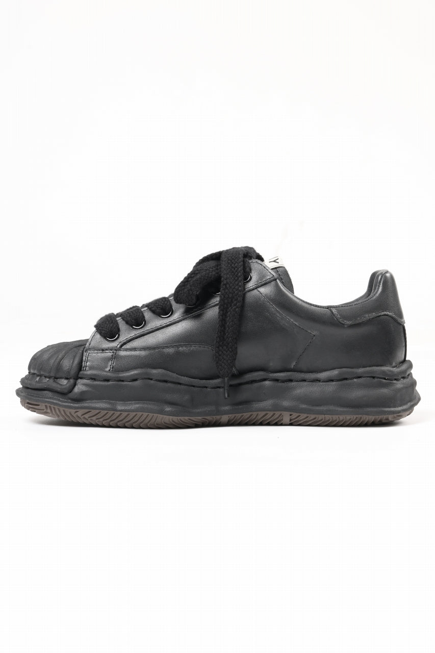 Load image into Gallery viewer, BACKLASH XX Maison MIHARA YASUHIRO “BLAKEY” OG SOLE STEER GARMEN-WAX-FINISH LOW-TOP SNEAKER (BLACK)