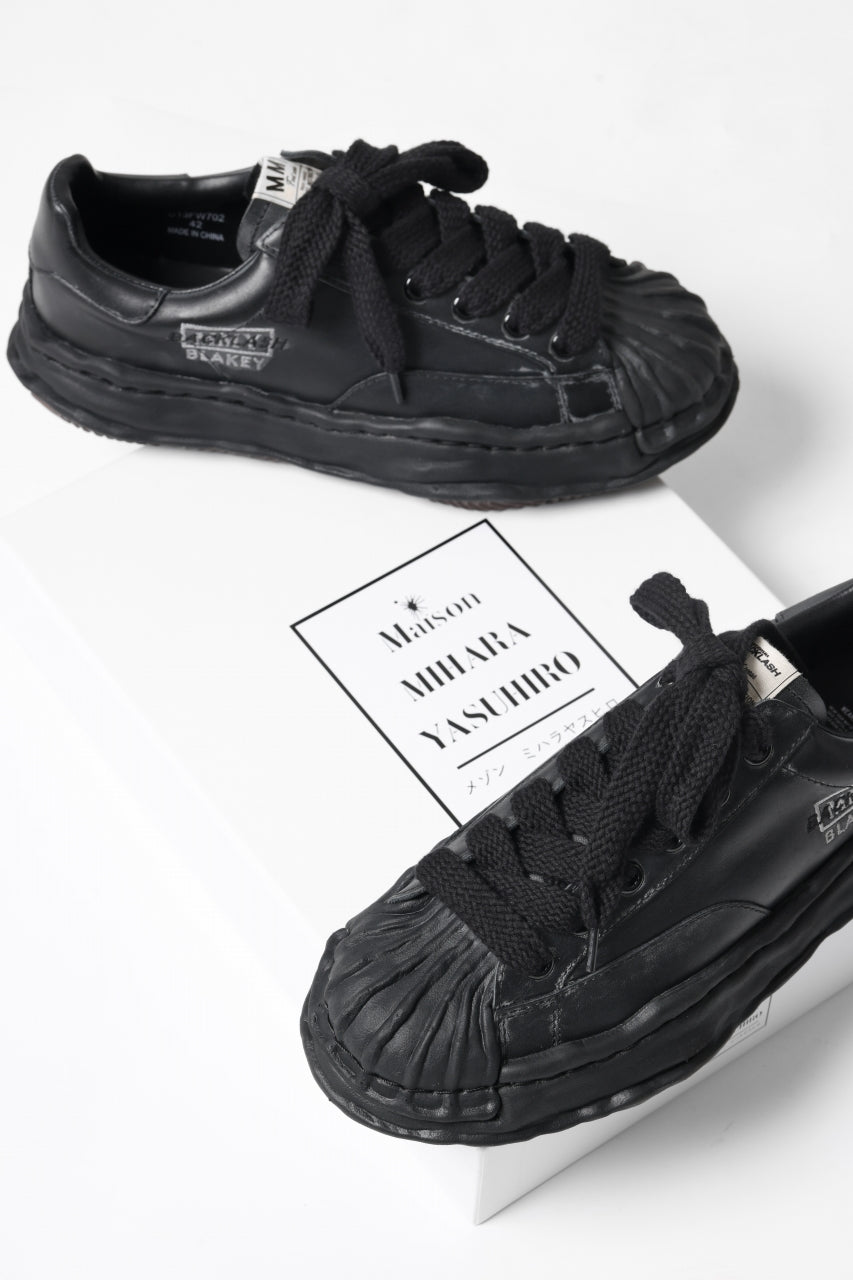 Load image into Gallery viewer, BACKLASH XX Maison MIHARA YASUHIRO “BLAKEY” OG SOLE STEER GARMEN-WAX-FINISH LOW-TOP SNEAKER (BLACK)