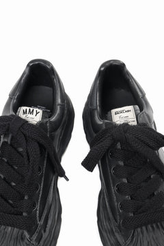 Load image into Gallery viewer, BACKLASH XX Maison MIHARA YASUHIRO “BLAKEY” OG SOLE STEER GARMEN-WAX-FINISH LOW-TOP SNEAKER (BLACK)