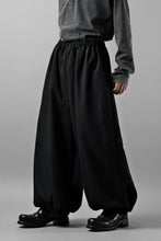 画像をギャラリービューアに読み込む, kujaku hem tuck wide easy pants / P-353 (black)