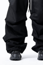 画像をギャラリービューアに読み込む, A.F ARTEFACT PURE DENIM TUCK WIDE PANTS (BLACK)