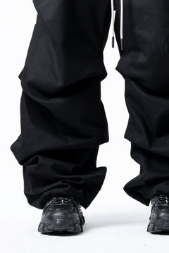 画像をギャラリービューアに読み込む, A.F ARTEFACT PURE DENIM TUCK WIDE PANTS (BLACK)