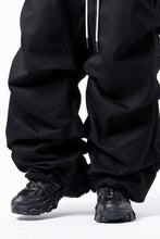 画像をギャラリービューアに読み込む, A.F ARTEFACT PURE DENIM TUCK WIDE PANTS (BLACK)