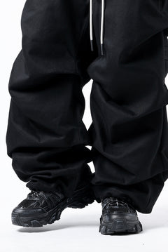 画像をギャラリービューアに読み込む, A.F ARTEFACT PURE DENIM TUCK WIDE PANTS (BLACK)