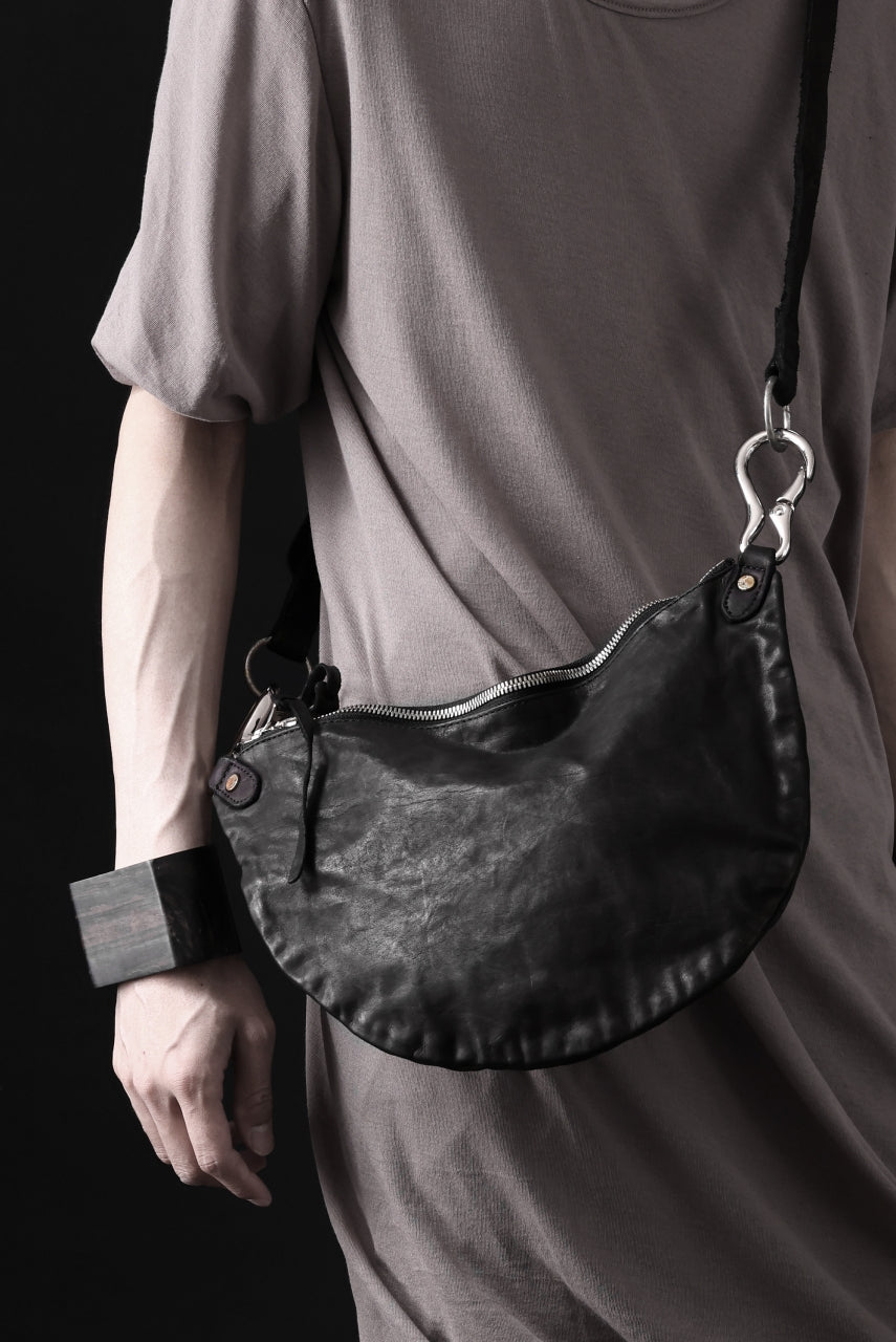 Load image into Gallery viewer, ISAMU KATAYAMA BACKLASH 2WAY BAM FLAP BAG / ITALY SHOULDER OBJECT DYED (BLACK)