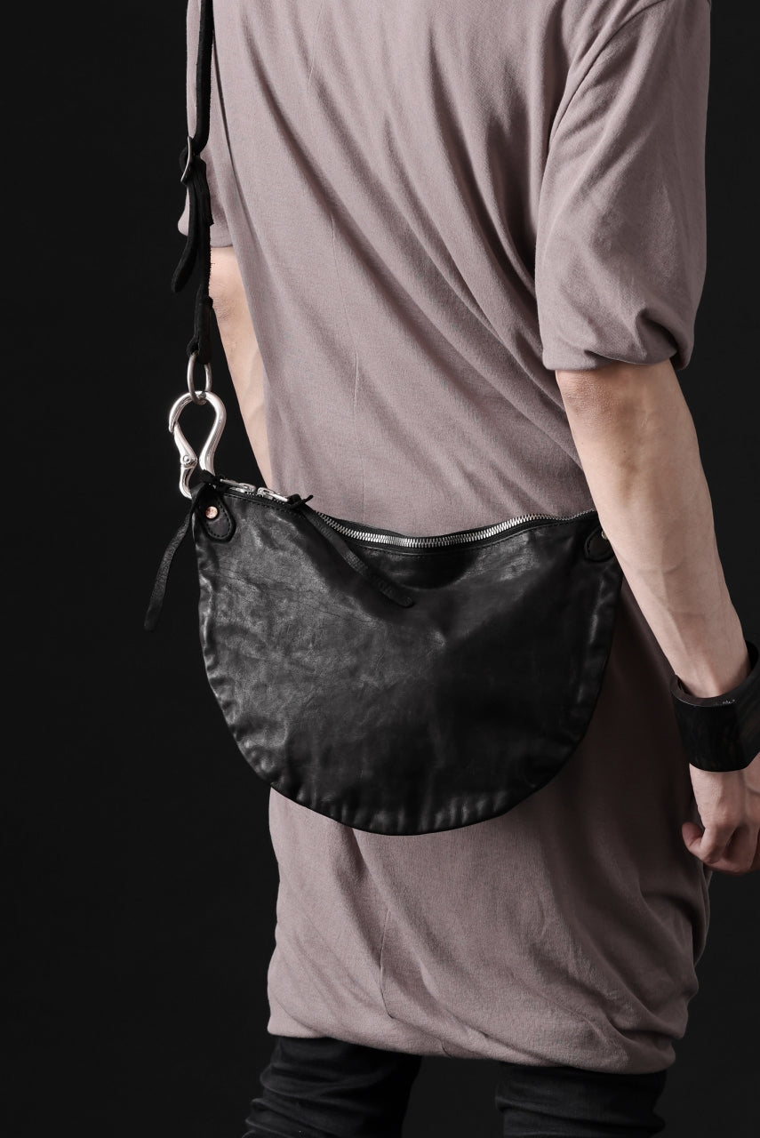 Load image into Gallery viewer, ISAMU KATAYAMA BACKLASH 2WAY BAM FLAP BAG / ITALY SHOULDER OBJECT DYED (BLACK)