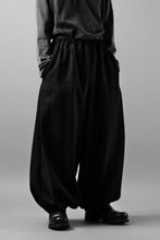 画像をギャラリービューアに読み込む, kujaku hem tuck wide easy pants / P-353 (black)