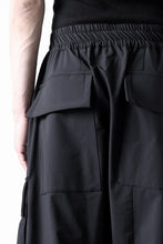 画像をギャラリービューアに読み込む, A.F ARTEFACT SARROUEL CARGO SHORTS / TECH-SMOOTH (BLACK)