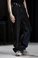 画像をギャラリービューアに読み込む, Feng Chen Wang TILTED WASITBAND JEANS TROUSERS (BLACK/BLUE)