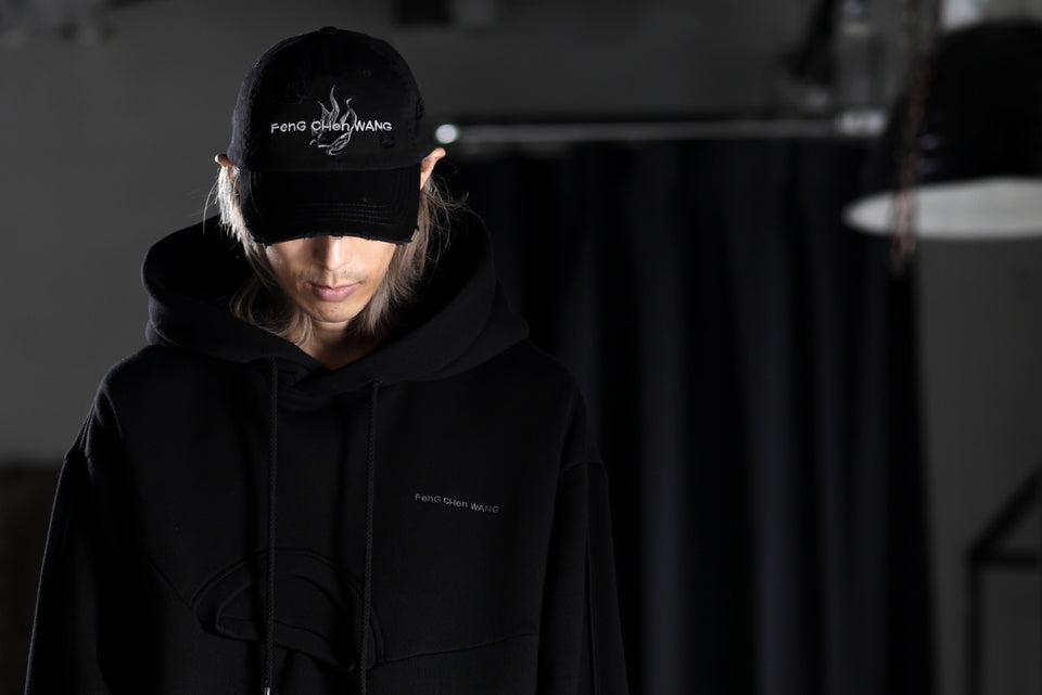 画像をギャラリービューアに読み込む, Feng Chen Wang 2 IN 1 HOODIE WITH FELTED BACKING (BLACK)