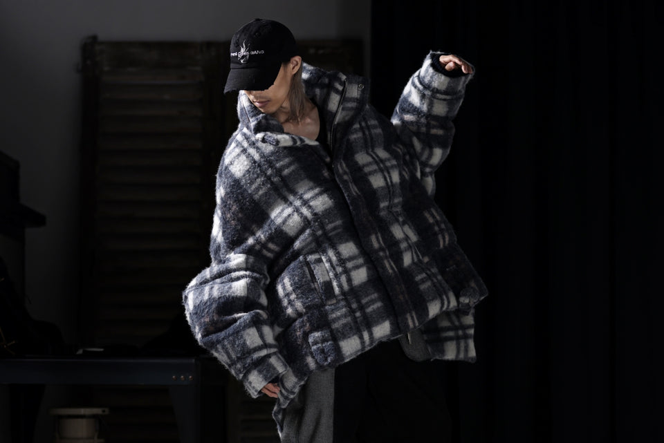 画像をギャラリービューアに読み込む, Feng Chen Wang UPSIDE DOWN JACKET IN CHECK PATTERN (NAVY)