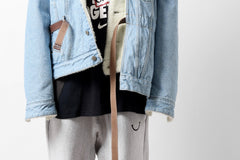 画像をギャラリービューアに読み込む, FACETASM ASSYMETRICAL BELTED SHERPA DENIM JACKET (INDIGO)