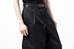 画像をギャラリービューアに読み込む, ISAMU KATAYAMA BACKLASH TUCK WIDE PANTS / HIGH DENSITY CHINO CLOTH (BLACK)