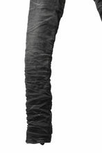 画像をギャラリービューアに読み込む, BORIS BIDJAN SABERI TIGHT FIT PANTS / STONE WASHED &amp; USED EFFECT &amp; BODY MOLDED &quot;P13.TF-F1603K&quot; (BLACK DENIM)