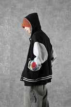 Load image into Gallery viewer, FACETASM×FRUIT OF THE LOOM STADIUM JACKET (BLACK)