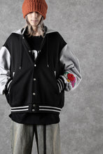 Load image into Gallery viewer, FACETASM×FRUIT OF THE LOOM STADIUM JACKET (BLACK)