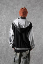 Load image into Gallery viewer, FACETASM×FRUIT OF THE LOOM STADIUM JACKET (BLACK)