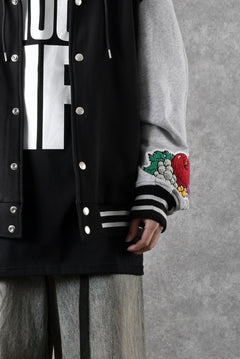Load image into Gallery viewer, FACETASM×FRUIT OF THE LOOM STADIUM JACKET (BLACK)
