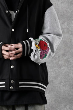 Load image into Gallery viewer, FACETASM×FRUIT OF THE LOOM STADIUM JACKET (BLACK)