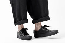 Load image into Gallery viewer, sus-sous cinematic trousers / 1/4 linen seating (BLACK)