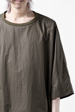 Load image into Gallery viewer, sus-sous atelier T / Lance 80/- cotton typewriter (OLIVE GREEN)