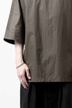 Load image into Gallery viewer, sus-sous atelier T / Lance 80/- cotton typewriter (OLIVE GREEN)