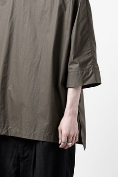 Load image into Gallery viewer, sus-sous atelier T / Lance 80/- cotton typewriter (OLIVE GREEN)