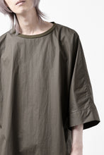 Load image into Gallery viewer, sus-sous atelier T / Lance 80/- cotton typewriter (OLIVE GREEN)