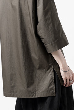 Load image into Gallery viewer, sus-sous atelier T / Lance 80/- cotton typewriter (OLIVE GREEN)