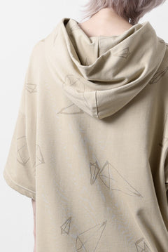 画像をギャラリービューアに読み込む, A.F ARTEFACT PYRA PATTERN PRINT SWEAT HOODIE SHORT SLEEVE (BEIGE)