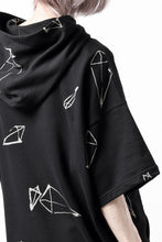 画像をギャラリービューアに読み込む, A.F ARTEFACT PYRA PATTERN PRINT SWEAT HOODIE SHORT SLEEVE (BLACK)