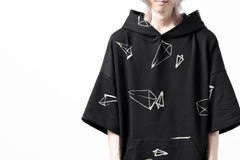画像をギャラリービューアに読み込む, A.F ARTEFACT PYRA PATTERN PRINT SWEAT HOODIE SHORT SLEEVE (BLACK)