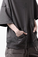 画像をギャラリービューアに読み込む, A.F ARTEFACT PYRA PATTERN PRINT SWEAT HOODIE SHORT SLEEVE (GREY)