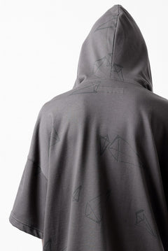 画像をギャラリービューアに読み込む, A.F ARTEFACT PYRA PATTERN PRINT SWEAT HOODIE SHORT SLEEVE (GREY)