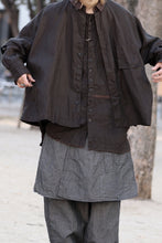 画像をギャラリービューアに読み込む, KLASICA "SH-044" SPLIT RAGLAN COLLAR LESS SHIRTS / BENGARA & SUMI COATED LINEN (BENGARA)