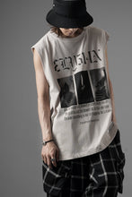画像をギャラリービューアに読み込む, beauty : beast ESSENTIAL GRAPHIC LINE SLEEVELESS TEE (ELYSIAN / BEIGE)
