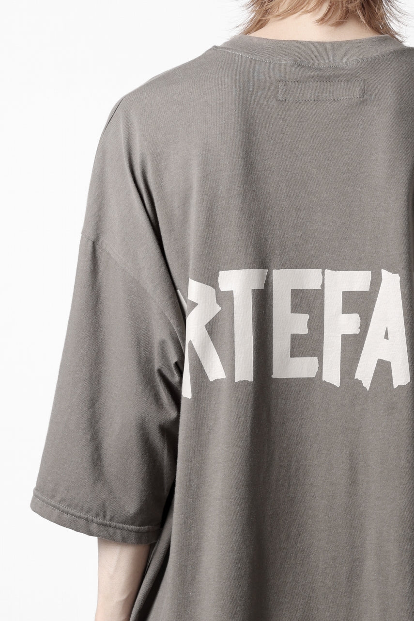 画像をギャラリービューアに読み込む, A.F ARTEFACT LOOSEY T-SHIRT / PRINT TYPE-A (G.BROWN)