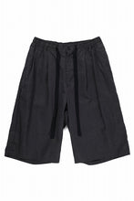 Load image into Gallery viewer, sus-sous wide shorts / cotton linen twill hard finish (CHARCOAL)