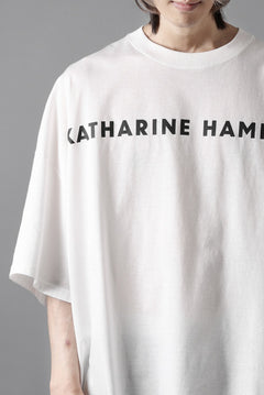 画像をギャラリービューアに読み込む, KATHARINE HAMNETT OVER SIZED FRONT LOGO TEE (WHITE)